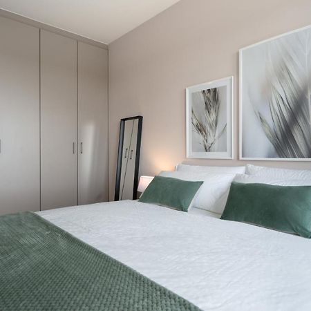 Shs Homes-Luxe Highrise, 2 Bedrooms, Kitchen, Free Parking, Stunning View, Large Tarrasse, Workspace Гасселт Екстер'єр фото
