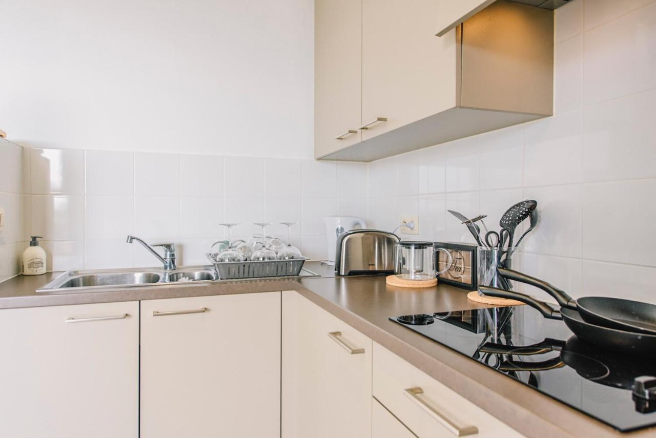 Shs Homes-Luxe Highrise, 2 Bedrooms, Kitchen, Free Parking, Stunning View, Large Tarrasse, Workspace Гасселт Екстер'єр фото