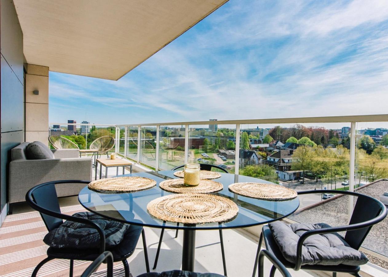 Shs Homes-Luxe Highrise, 2 Bedrooms, Kitchen, Free Parking, Stunning View, Large Tarrasse, Workspace Гасселт Екстер'єр фото