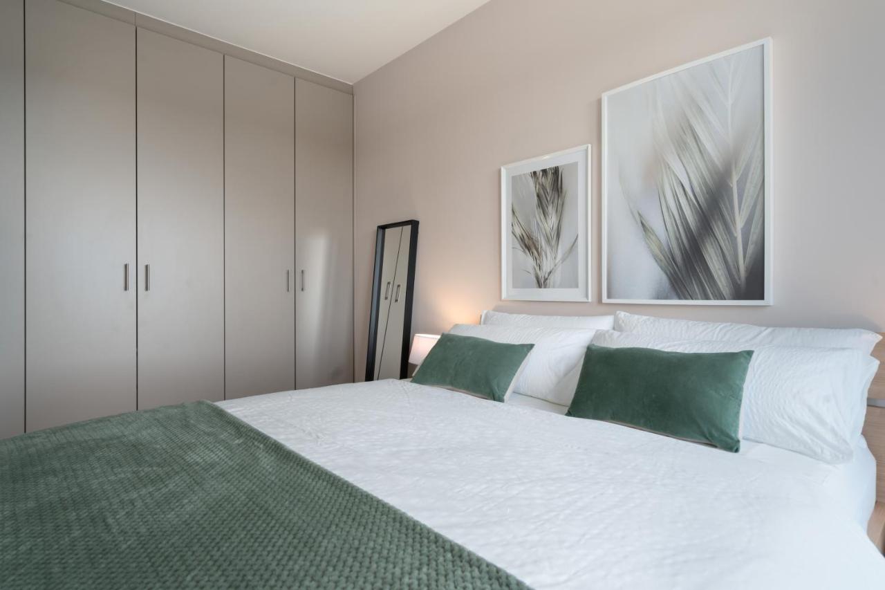 Shs Homes-Luxe Highrise, 2 Bedrooms, Kitchen, Free Parking, Stunning View, Large Tarrasse, Workspace Гасселт Екстер'єр фото