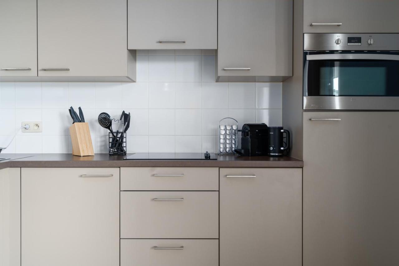 Shs Homes-Luxe Highrise, 2 Bedrooms, Kitchen, Free Parking, Stunning View, Large Tarrasse, Workspace Гасселт Екстер'єр фото