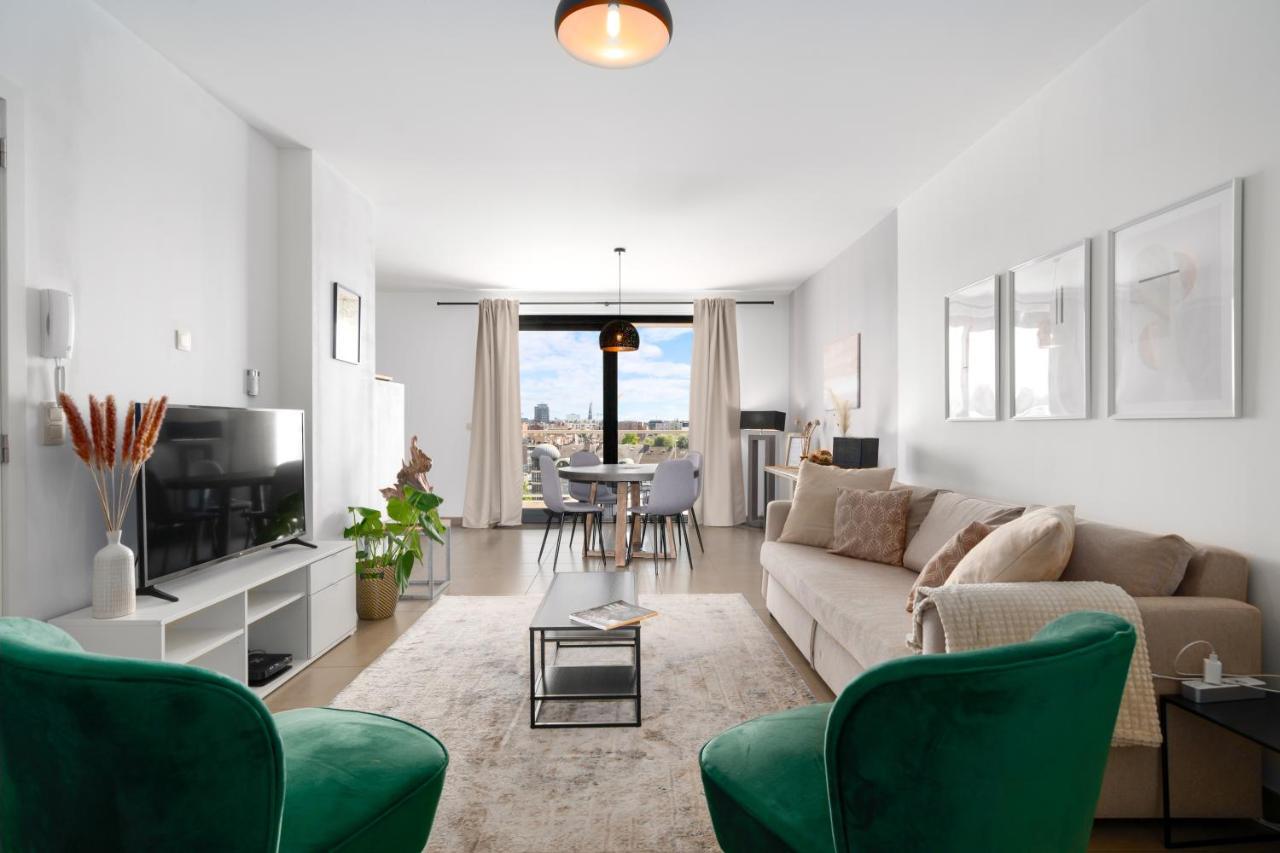 Shs Homes-Luxe Highrise, 2 Bedrooms, Kitchen, Free Parking, Stunning View, Large Tarrasse, Workspace Гасселт Екстер'єр фото
