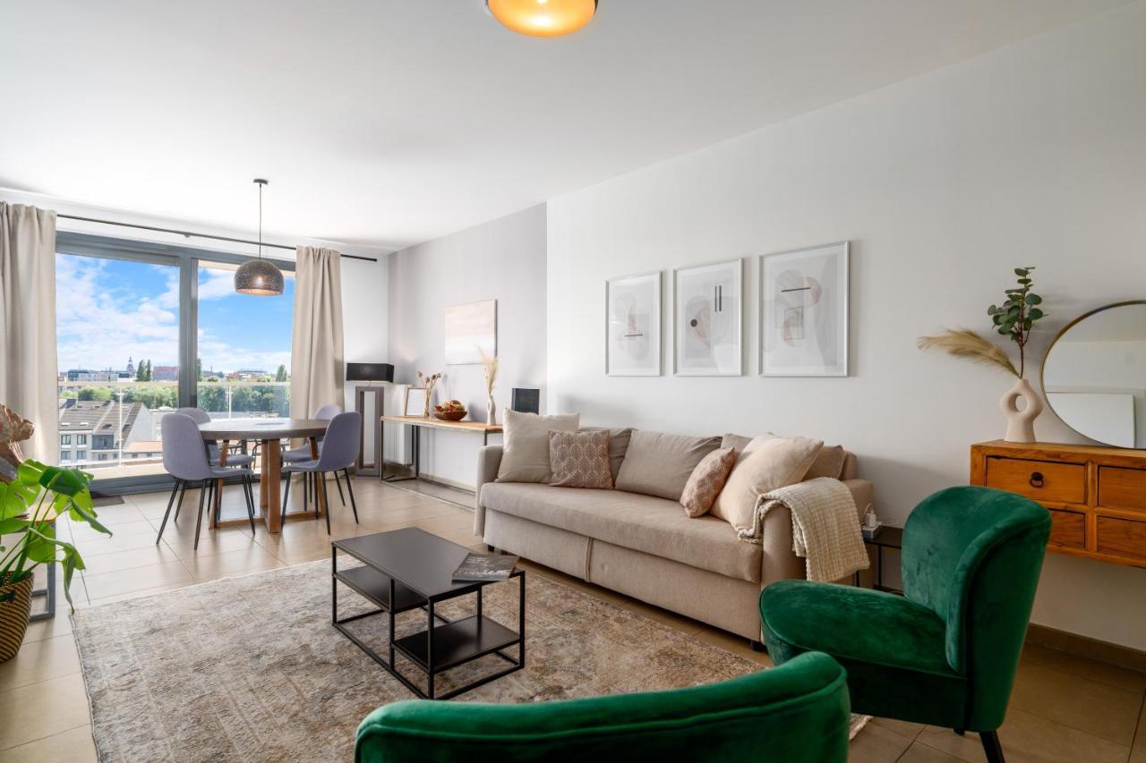 Shs Homes-Luxe Highrise, 2 Bedrooms, Kitchen, Free Parking, Stunning View, Large Tarrasse, Workspace Гасселт Екстер'єр фото
